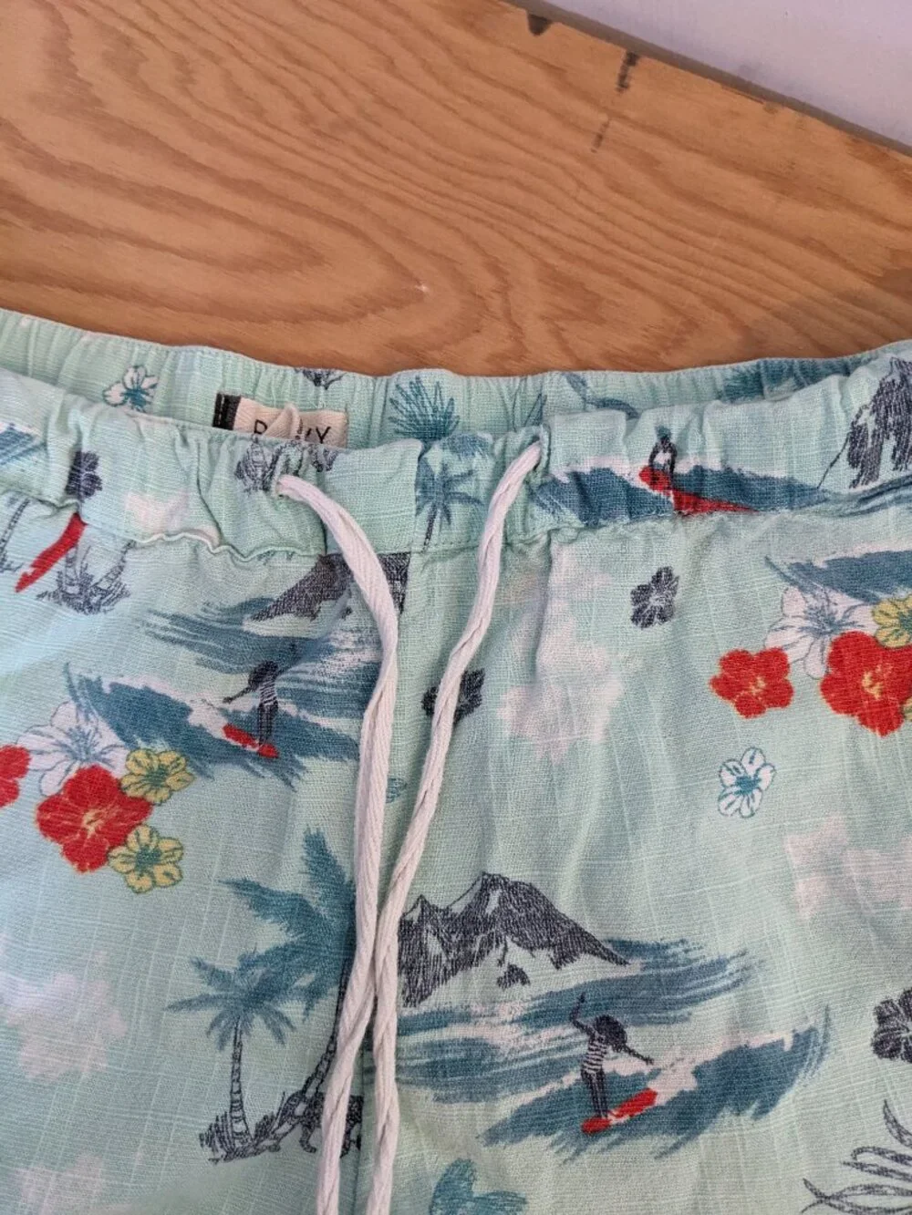 Roxy Tropical Flowers & Surfers Shorts Sz M - Picture 2 of 6